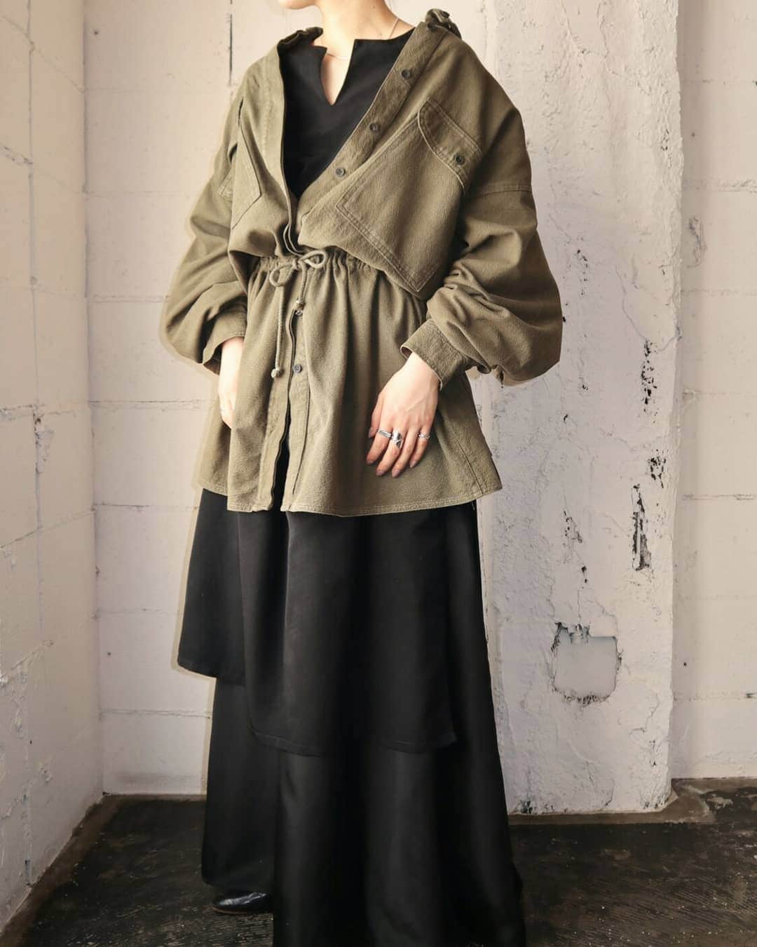 吉祥寺 古着屋 Orfeoのインスタグラム：「Vintage Draw String Coat  #Orfeo #kichijoji #tokyo #vintage #used #fashion #coordinate #outfits  掲載商品のお問い合わせはメールにて承っております。コメント、DMでのお問い合わせは受け付けておりませんのでご了承ください。」