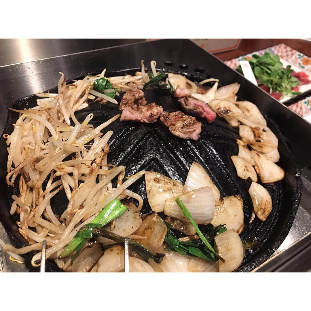 吉川亜樹さんのインスタグラム写真 - (吉川亜樹Instagram)「気になってたラム肉🍖専門店へ 高タンパクで低カロリーでヘルシー！ 臭みなく美味しかった❤️ with居心地がいい大好きなありさちゃん #ラム肉#ラム#肉#お肉大好き  #dinner #meets #らむ屋岩本 #吉川亜樹#グルメ#たんぱく質 #筋トレ女子」4月7日 12時32分 - yoshikawa_aki