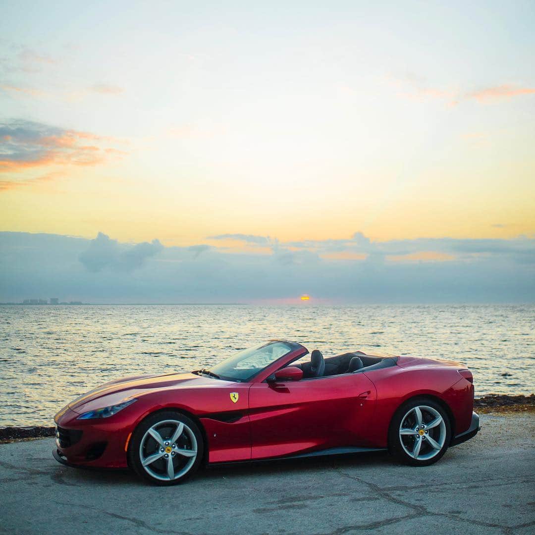 Ferrari USAさんのインスタグラム写真 - (Ferrari USAInstagram)「#FerrariPortofino, a name derived from the beautiful fishing village on the Italian Riviera coastline.」4月7日 12時38分 - ferrariusa
