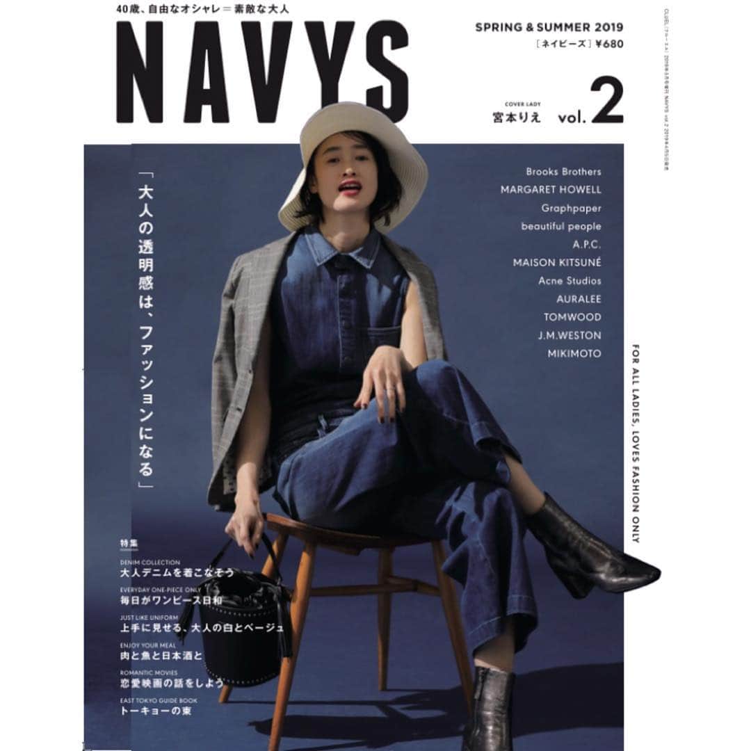 宮本りえのインスタグラム：「NAVYS vol.2発売されました‼️ 表紙になるとは全く想像もしていなかったので驚きました😭💓 是非お手元に🙇‍♀️🙏🙇‍♀️ NAVYS宜しく御願い致します✨✨✨ #navys  #ネイビーズ  #宮本りえ  #riemiyamoto  #雑誌  #magazine」