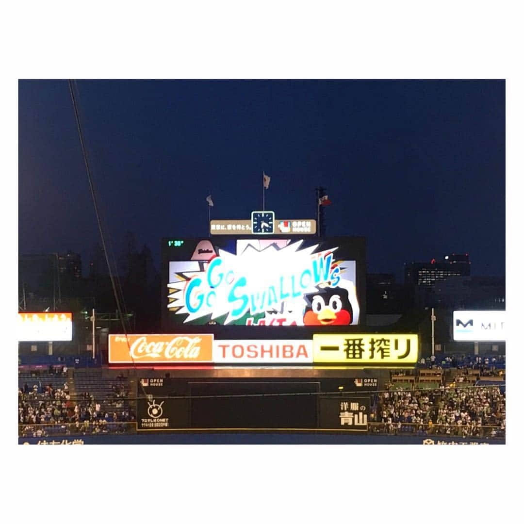 杜野まこさんのインスタグラム写真 - (杜野まこInstagram)「#神宮開幕戦 #東京ヤクルトスワローズ #横浜denaベイスターズ #swallows #baystars 先発 #原樹理 投手 #上茶谷大河 投手 ヒーロー #西浦直亨 選手 #山本祐香 ちゃん #パトリックユウ さん #恐るべし #山田哲人ナンバー1カレー ヤクルトおめでとう🎉 次は勝ち越す！」4月7日 12時55分 - makomorino