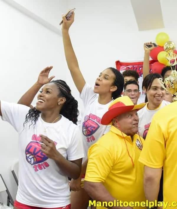 ベタニア・デラクルスさんのインスタグラム写真 - (ベタニア・デラクルスInstagram)「CAMPEONES DE LA LIGA DE VOLEIBOL SUPERIOR 2019🎊🎉 Agradecida de esta experiencia, Gracias  a mis chicas por el respeto y cariño😘😘😘 📸@manolitoenelplay」4月7日 13時00分 - thebigbeth