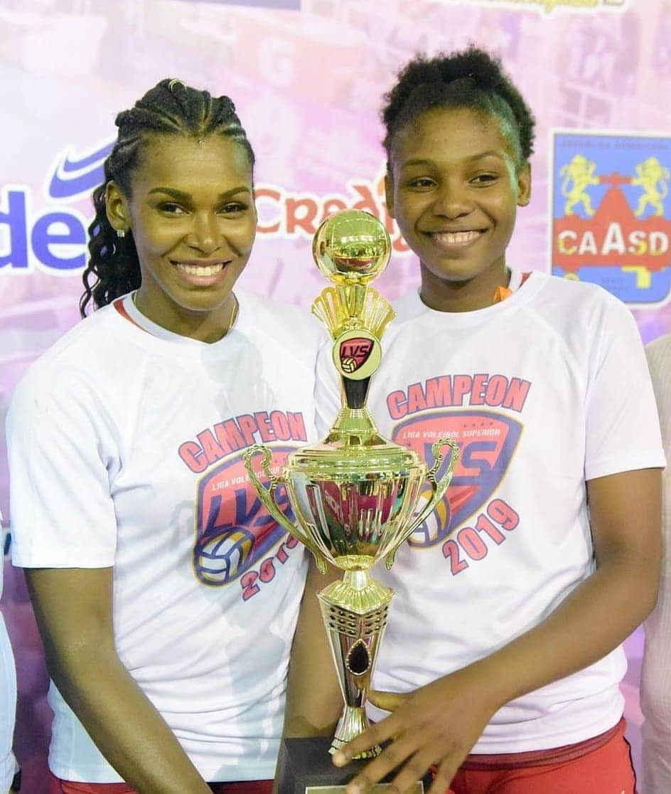 ベタニア・デラクルスさんのインスタグラム写真 - (ベタニア・デラクルスInstagram)「CAMPEONES DE LA LIGA DE VOLEIBOL SUPERIOR 2019🎊🎉 Agradecida de esta experiencia, Gracias  a mis chicas por el respeto y cariño😘😘😘 📸@manolitoenelplay」4月7日 13時00分 - thebigbeth