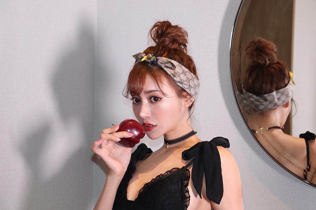 明日花キララのインスタグラム：「白と黒作りました🍎💭」