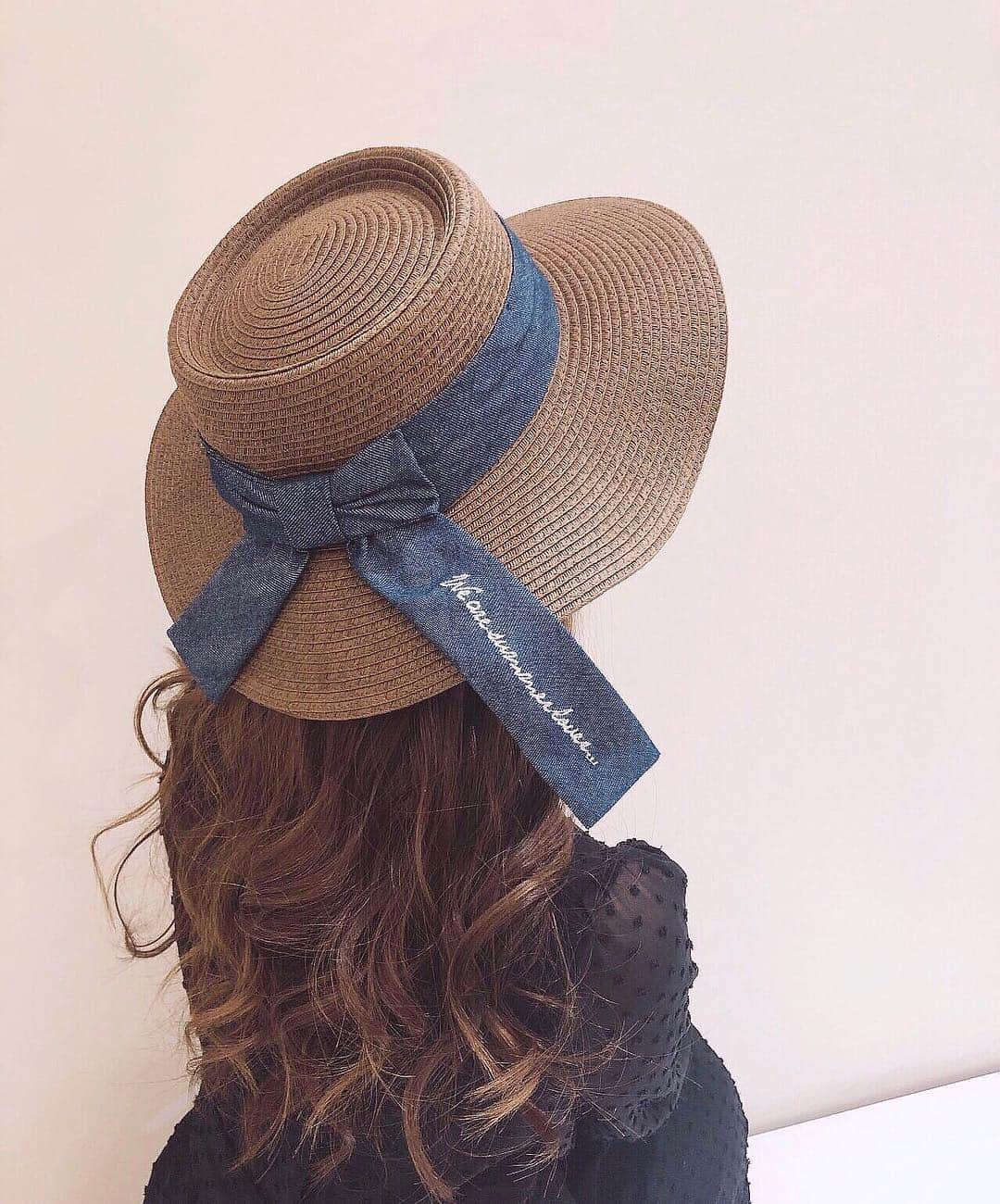 ミーアさんのインスタグラム写真 - (ミーアInstagram)「. . 《new item》 . リゾートコーデには勿論 カジュアルなコーデや ガーリースタイルのはずしとしても 取り入れておきたい 夏のトレンドHAT💗 . ☑︎ペーパーキャノチェ帽 . . 画像をタップしてチェック▶︎▶︎ . #miia #hat」4月7日 13時03分 - miia_official