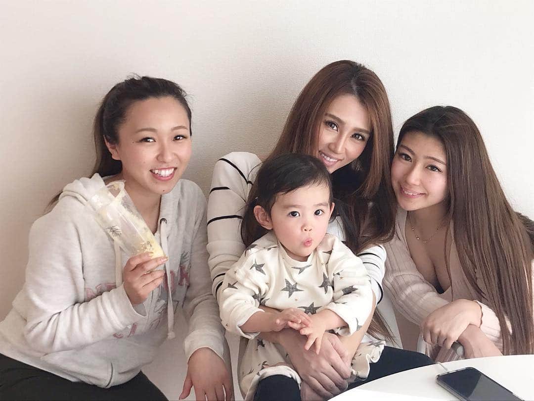 のインスタグラム：「. . @ereina6815 で脱毛してきたよん❤️ 女子会楽しかった💋💋💋 . やっぱツルツルお肌がいいと思った✨✨ . #ereina #東中野 #脱毛サロン #脱毛  #プライベートサロン#美意識向上 #つるつる肌  #ママでも綺麗に #アラフォーママ #アラフォー  #美活#ママさんと繋がりたい  #diet #workout #training #momlife #sexymom  #셀카 #뷰스타그램 #데리룩 #팔로우」