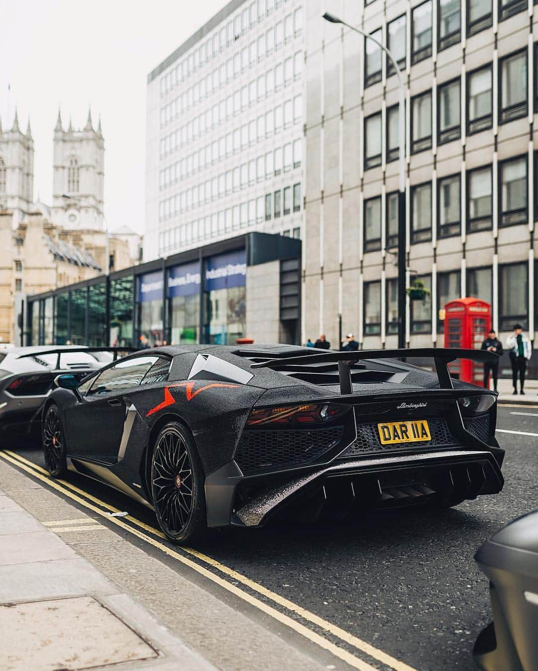 CARLiFESTYLEさんのインスタグラム写真 - (CARLiFESTYLEInstagram)「Aventador SV covered in 2 Million Swarovski crystals. | Photo by @tfjj | @dradionova #carlifestyle」4月7日 13時18分 - carlifestyle