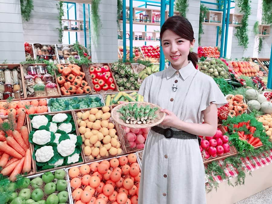 松井絵里奈さんのインスタグラム写真 - (松井絵里奈Instagram)「NHK総合 「うまいッ！」 日曜日朝から、月曜日のお昼12:20〜12:43にお引越しです！！ 4月8日月曜日 12:20〜12:43出演させていただきます🙏 ・  今回の食材は、春の今が旬❣️ 山菜の王様タラの芽です♡ 山形県北部にある金山町に行かせて頂きました🙌🏻✨ ・ デトックス食材で、たくさんの栄養がつまっているタラの芽。 ご夫婦で愛情を込めて育てていらっしゃる農家さんを訪ねました。 ・ タラの芽の栽培方法から 美味しい食べ方まで分かる 「うまいッ！」 ぜひご覧くださいませ♡ ・ 旬をいただいて、カラダの中から元気になりましょ♪♪ #うまいッ #NHK総合 #タラの芽 #山形県 #山形県金山町 #山菜の王様 #山菜 #山形県は美味しいものいっぱい #野菜#農家 さん」4月7日 13時24分 - erina74xx