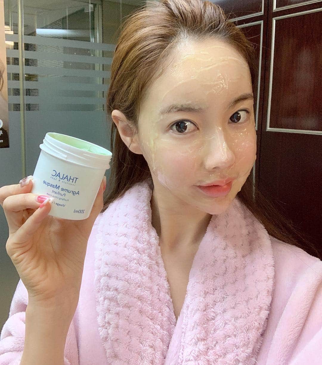 Hyemiさんのインスタグラム写真 - (HyemiInstagram)「요즘 피지분비량도 늘고 여드름도 나길래 오랜만에 sos팩 했더니 세상 시원!! 바르면 좀 따갑긴 하지만 시원하고~ 피지가 말끔히 정리되니깐 전 건성이라도 가끔 해 주고 있답니다 지성이신분들은 일주일에 한번 강제추천! 탈라는 좋은구성으로 오늘 저녁 오픈할께요💚 리에나 비비는 오늘 자정 마감이예요!」4月7日 13時40分 - hinzajoa