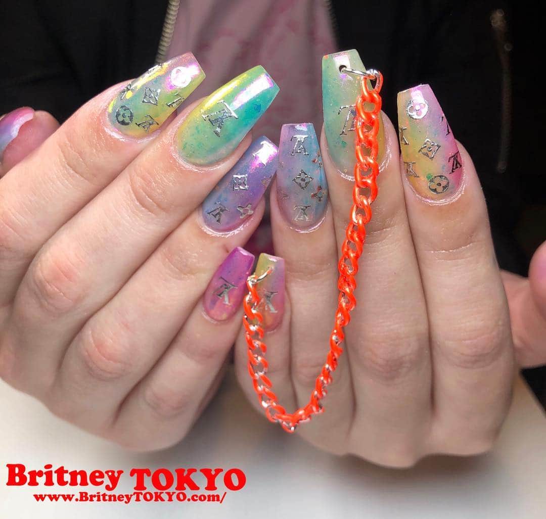 Britney TOKYOさんのインスタグラム写真 - (Britney TOKYOInstagram)「Holographic @fridaysydell  #nailart #nails #britneytokyo」4月7日 13時45分 - britneytokyo