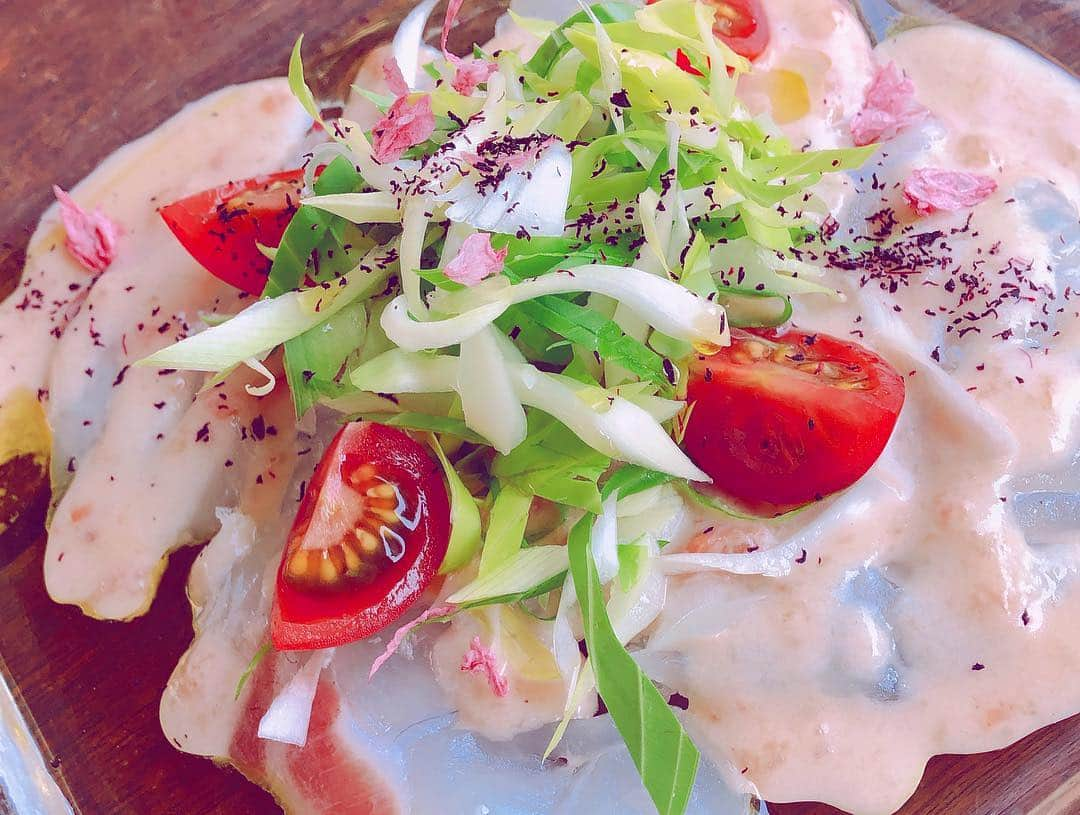 胡桃沢まひるさんのインスタグラム写真 - (胡桃沢まひるInstagram)「I went to lunch with Noora who worked at Dear☆Stage as member. I learned a lot of English from Noora👼🏻. We ate healthy and delicious food at Daikanyama. We spent great time ♡ Next time I want celebrate Noora's birthday🎉. . . 昨日はノーラと代官山でランチ🍴. 沢山お話して英語も教えて貰ったよ～👼🏻💕. 超楽しかったし充実の時間でした🐶💓. 次はノーラのお誕生日お祝いする♡. 離れてもまた会いたいって思えるノーラ、本当にいい子で一緒に居て勉強することがいーっぱいあるの☺️. . . #Noora #代官山 #daikanyama #lunch #ファンの子に遭遇 #嬉しかった #微笑ましい瞬間 #ﾆｯｺﾘ #代官山オシャレ過ぎない？ #また行きたい #カルパッチョ大好きマン」4月7日 13時48分 - mahiru104