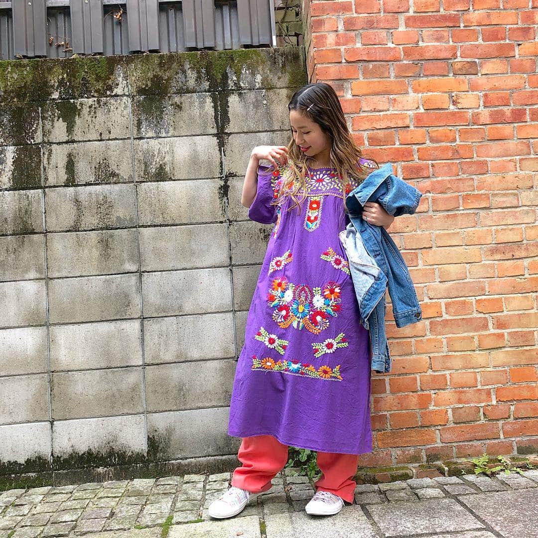 原宿シカゴさんのインスタグラム写真 - (原宿シカゴInstagram)「#原宿シカゴ京都店 . エスニックワンピース入荷中🌷 お花の刺繍が春っぽくて可愛いですよね💐🌞 ロング丈ならパンツと合わせてもgood👍💯 . #usedclothing#used#vintage#instafashion#fashion#ootd#harajukuchicago#kyoto#japan#instagood#spring #ストリートスナップ#古着屋#古着#京都#京都古着屋#河原町 #古着コーデ#京都古着#古着女子と繋がりたい#春コーデ#エスニック#エスニックワンピース#刺繍」4月7日 13時50分 - harajukuchicago_official