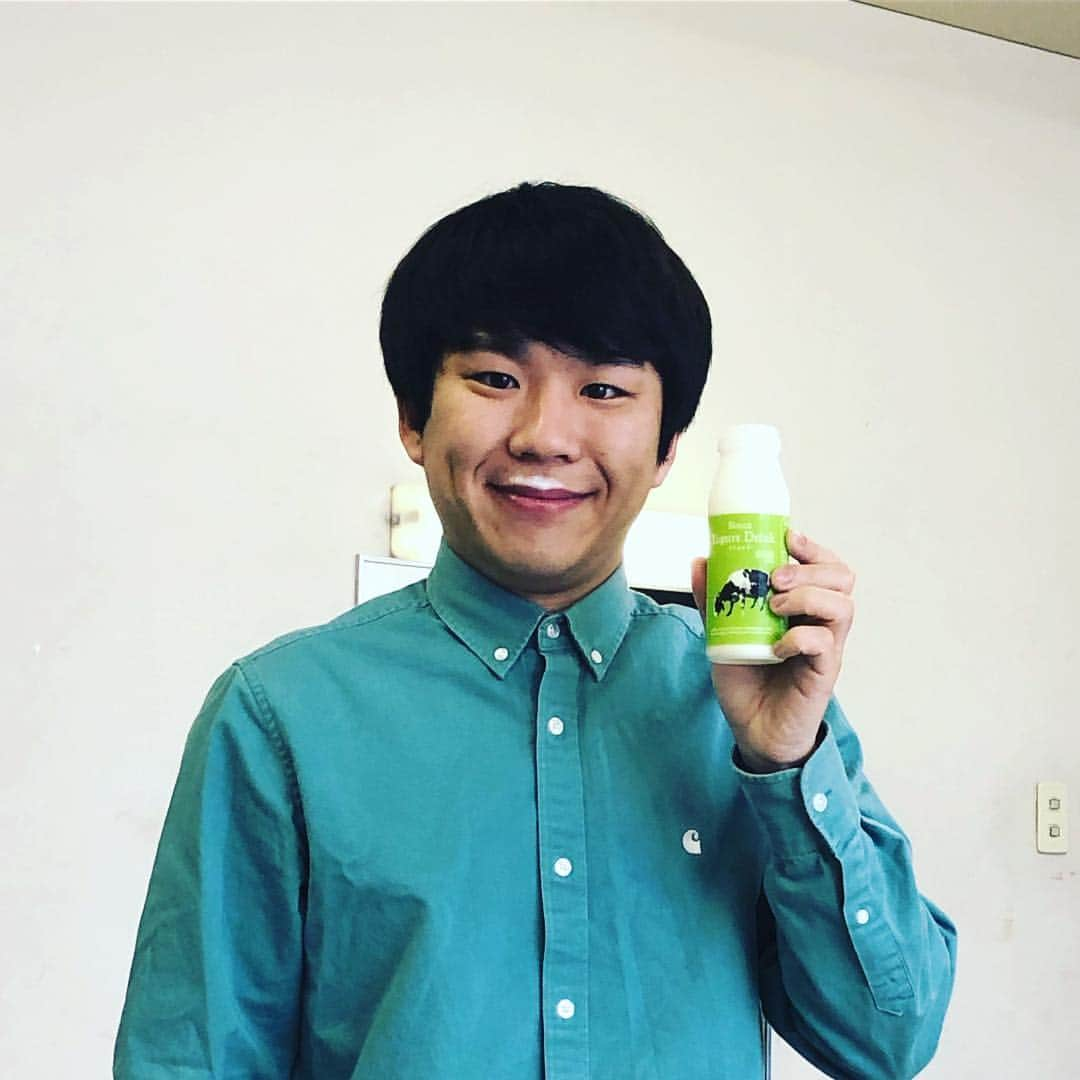 平野ノラさんのインスタグラム写真 - (平野ノラInstagram)「かわいいかわいい❤️ 大きくなーれ🐄  #ハナコ秋山 #秋ちゃん #okバブリー」4月7日 14時04分 - noranoranora1988