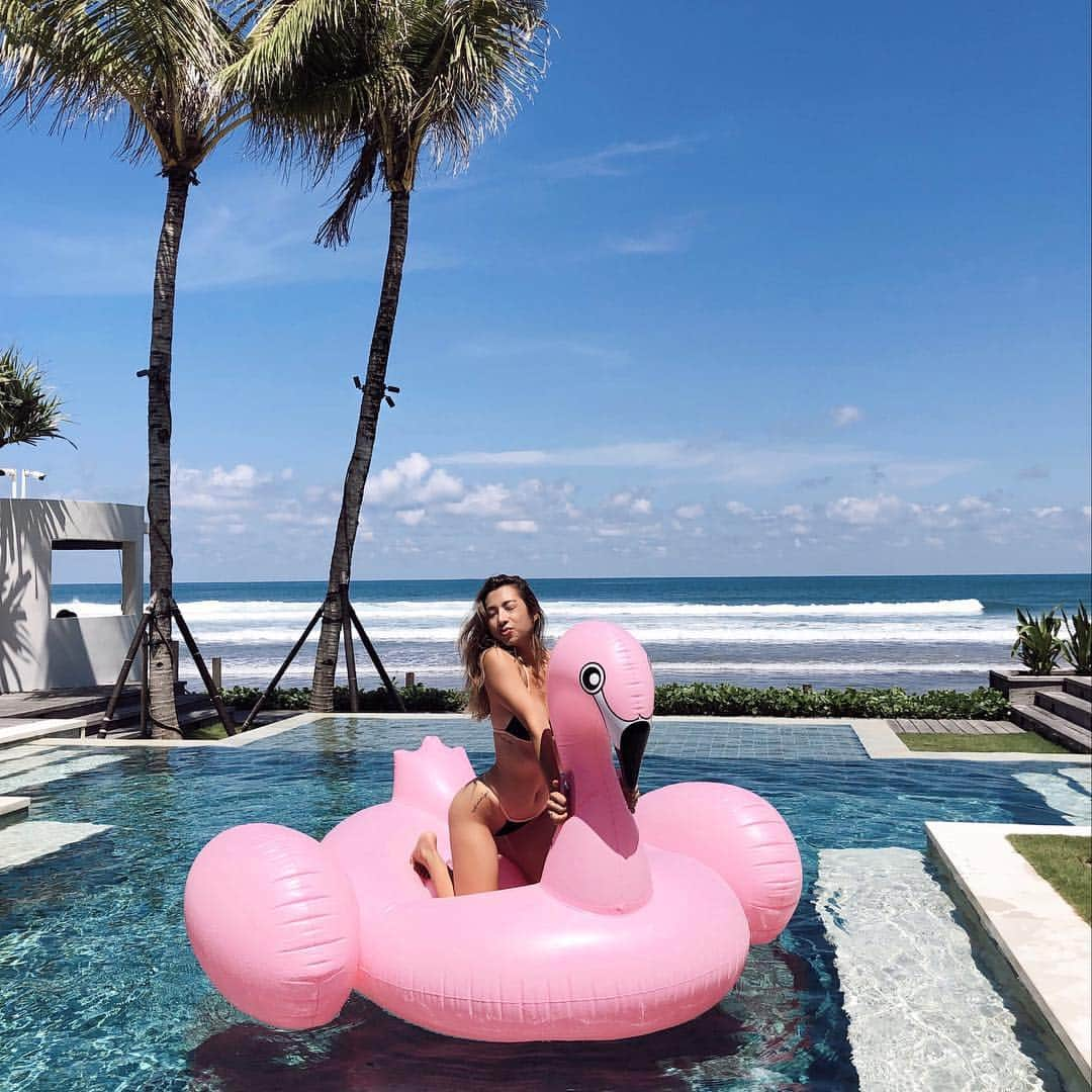 Jennifer Bachdimさんのインスタグラム写真 - (Jennifer BachdimInstagram)「Birthday weekend 🌸💕👙 Thank you my Love @ibachdim , so excited for today, so many surprises ☺️🙏🏼💕 #birthdayweekend #blessed」4月7日 13時55分 - jenniferbachdim