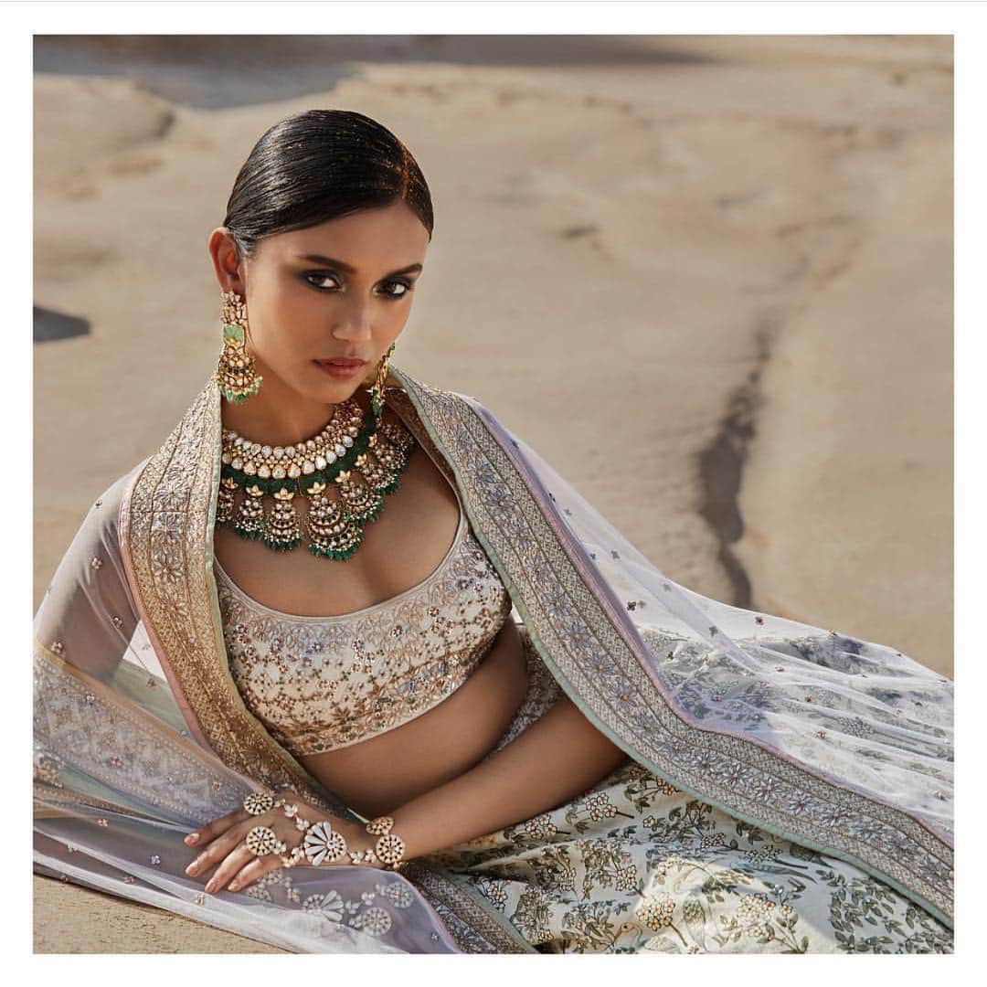 Indianstreetfashionさんのインスタグラム写真 - (IndianstreetfashionInstagram)「Its a beaut ♥️ .. a stunning creation from @anitadongrepinkcity .. #indianstreetfashion . . . . #indianfashion #stylefile #indianbride #bridalwear #weddings #bridalfashion #indianweddings #ethnic #traditional #potd #couture #designer #glamour  #photography #fashionphotography #ootd #bridalinspo #sangeet #mehendi . . .  #weddingblogger #fashionblogger #indianblogger #dubaiblogger #londonblogger #celebstyle」4月7日 13時55分 - indianstreetfashion