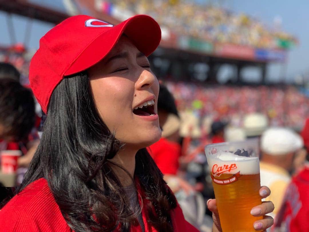 青山恵梨子さんのインスタグラム写真 - (青山恵梨子Instagram)「⚾️ やっぱ野球にはビール！🍻 勝ったし最高でした❣️ これCM来ませんかね？ #広島 #ひろしま #hiroshima  #カープ #carp #広島東洋カープ #cm #今日もカープはかーちかーちかっちかち #カープ女子」4月7日 13時56分 - eriko_aoyama