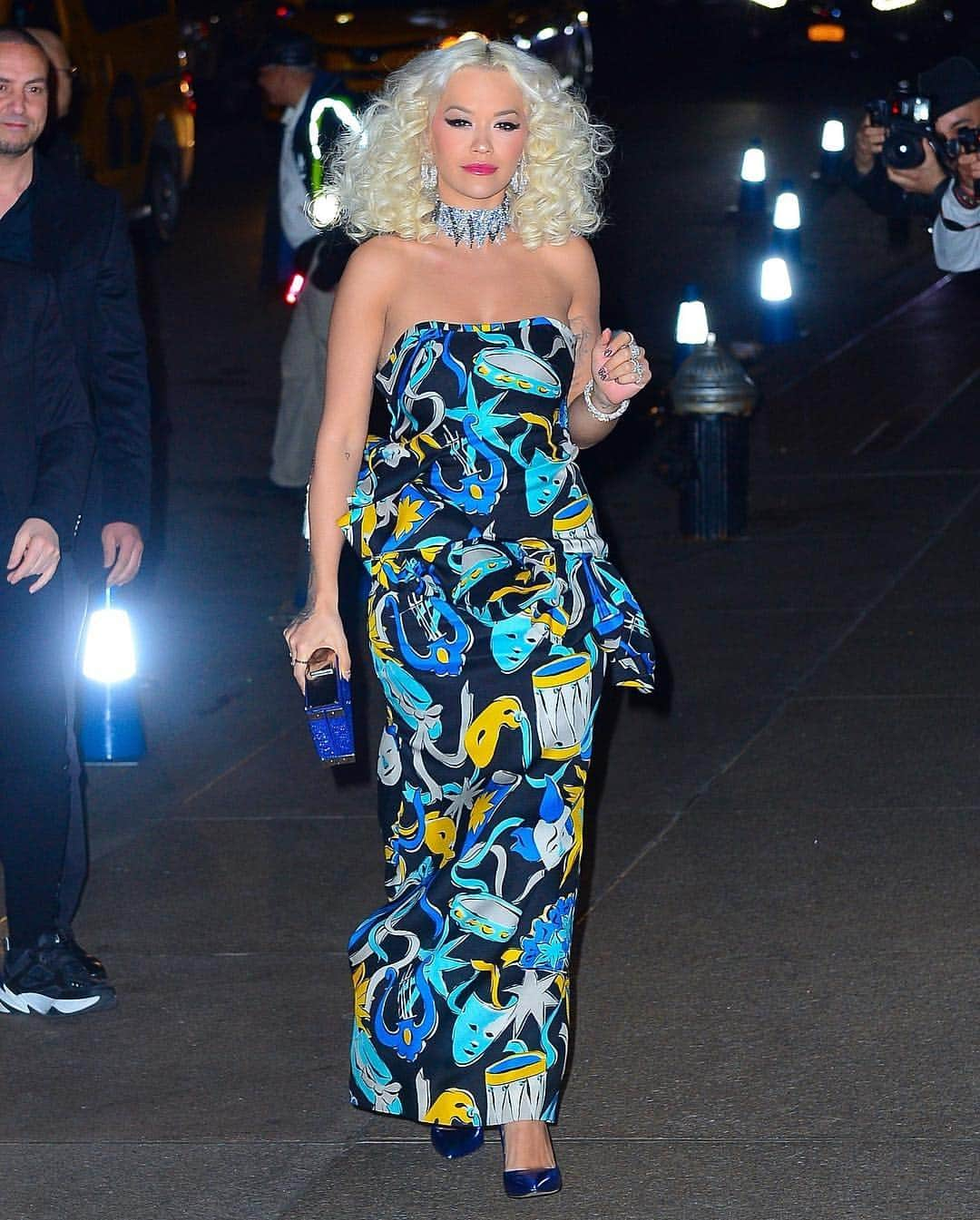 Just Jaredさんのインスタグラム写真 - (Just JaredInstagram)「@ritaora works it for the cameras while arriving at @marcjacobs’ wedding! #RitaOra #MarcJacobs Photos: Backgrid, Splash」4月7日 14時21分 - justjared