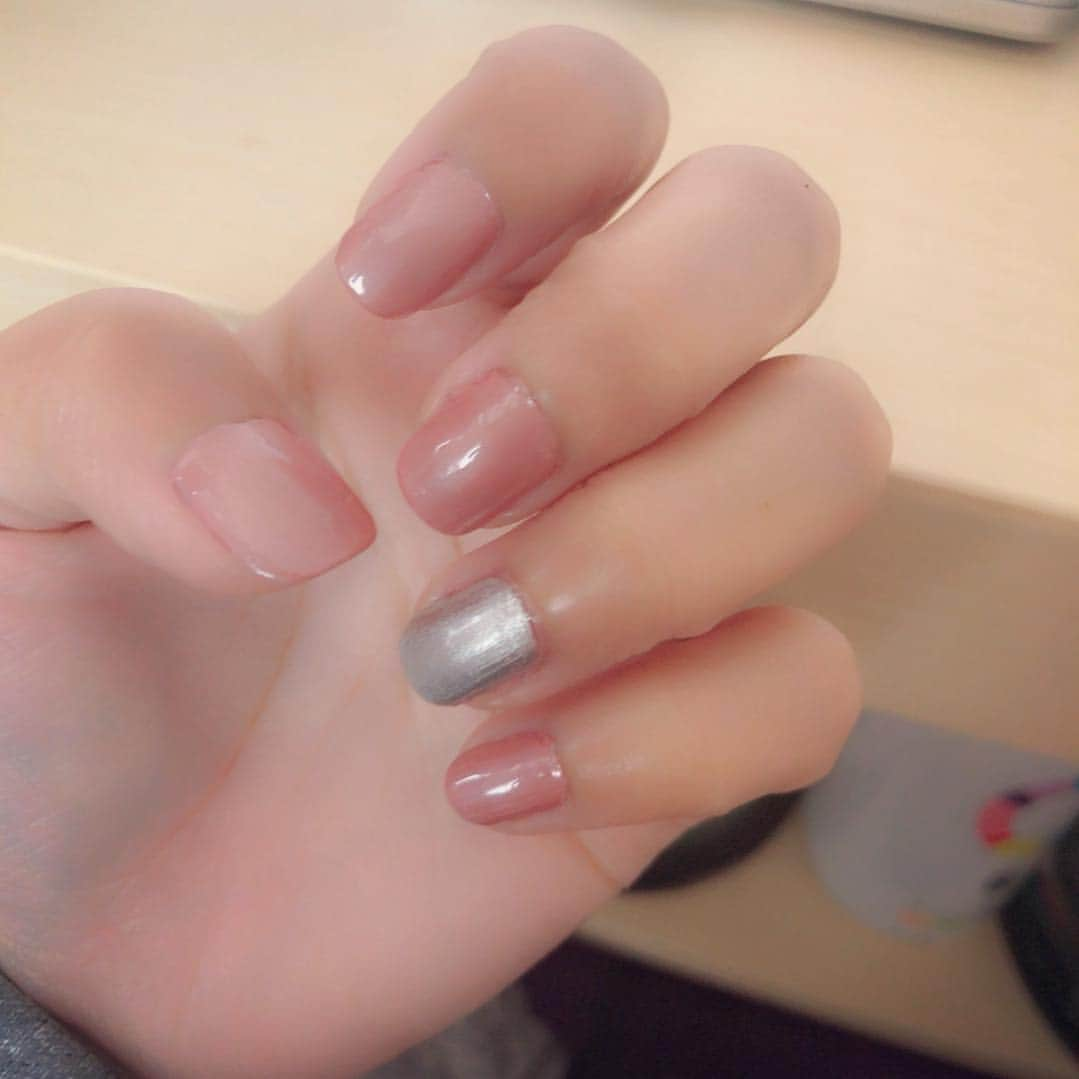 R!Nさんのインスタグラム写真 - (R!NInstagram)「春🌸 . . #selfie #selfnail #セルフネイル #nail #ネイル #💅 #pink #silver #春 #spring #springnails #優しい色合い #RIN #Gemie #坂本理沙 #Aldious #nzk #美意識 #女子力 #オシャレは爪先から」4月7日 14時24分 - rin_gemie