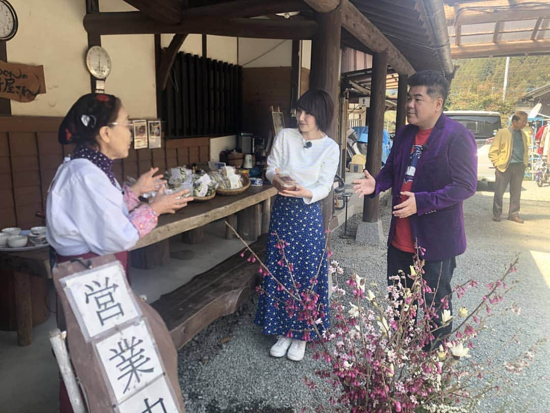 橋本真衣さんのインスタグラム写真 - (橋本真衣Instagram)「. 明日のももち浜ストア、 新コーナーが始まります！☺️ その名も#ゴリおし  ゴリけんさんと橋本で お送りします🎵笑 . . #ゴリけん さん#ゴリけんさんのおすすめを#私に紹介してもらう番組#ぜひご覧くださいませ」4月7日 14時27分 - hashimotomai_tnc