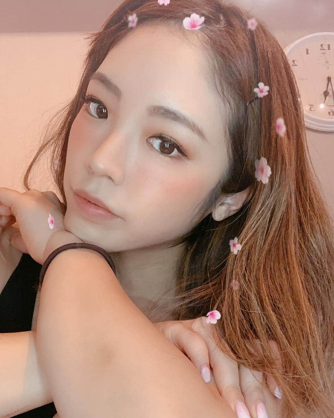 Linaのインスタグラム：「天気良くて最高🌸 ナイス洗濯日和🌈 お肌の調子も良き❤️ . @sbeautyclinic  #エスビューティークリニック #sbeautyclinic #渋谷美容クリニック #レーザー治療 #美容 #医療痩身 #アンチエイジング #レーザートーニング #美肌」