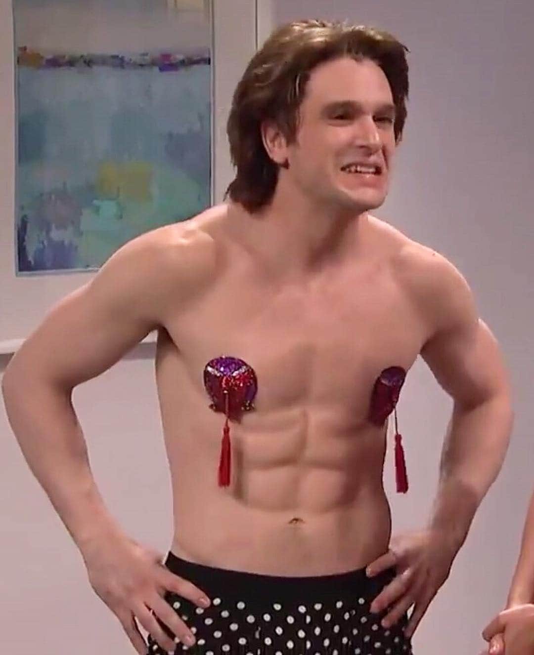 Just Jaredさんのインスタグラム写真 - (Just JaredInstagram)「Kit Harington shows off his incredible physique while stripping down for an @nbcsnl sketch. Watch the full video now on JustJared.com! #KitHarington #SNL #SaturdayNightLive Photos: NBC」4月7日 14時42分 - justjared