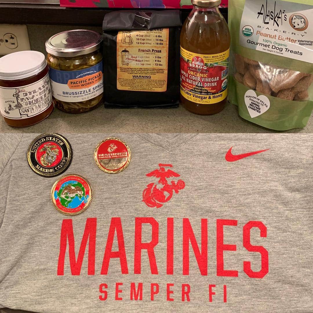 イリザ・シュレシンガーさんのインスタグラム写真 - (イリザ・シュレシンガーInstagram)「CHALLENGE COINS! 😍Wow. Marine Officers Captain Emily and Captain Jessica 👩‍✈️ 👩‍✈️ spent the last 11 months apart during deployment and now they are together again! Thank you for your service ladies! #semperfi 🌞🌞🌞🌞🌞🌞🌞🌞🌞🌞🌞 Thank you Deanna and Haylee for these tasty HAND PICKED local #santabarbara treats.」4月7日 14時55分 - ilizas