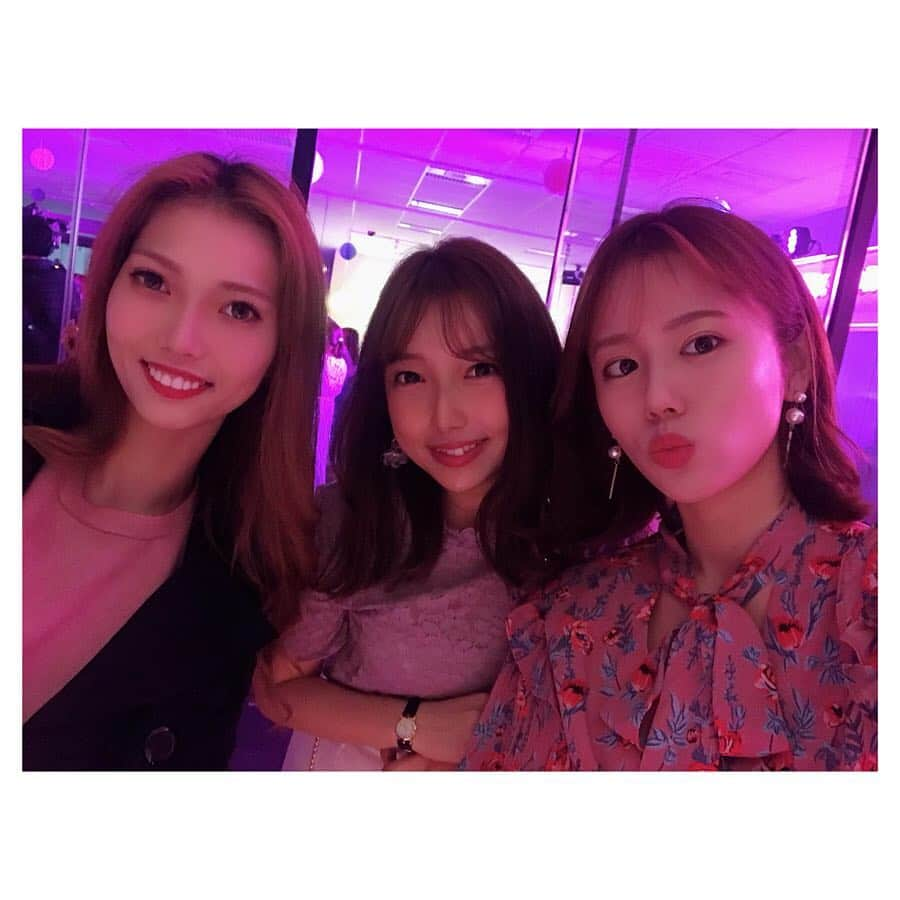 山田恵里伽さんのインスタグラム写真 - (山田恵里伽Instagram)「先週、Samantha Thavasaの ☆入社式前夜祭party ☆25周年party に招待して頂きました！！ ・ 大好きな赤色のカバンに一目惚れ🙈 ありがとうございました🌹 ・ そして、Samantha Thavasaのモデルでもある、スタローン姉妹とも お写真撮っていただきました✨ スタイル良すぎで綺麗すぎて本当にリスペクトしたいです。 ・ #サマンサタバサ #25周年 #入社式 #前夜祭 #バック #スタローン姉妹 #samanthathavasa #stallonesisters #party #사만사타바사 #파티」4月7日 15時04分 - eeerika_12