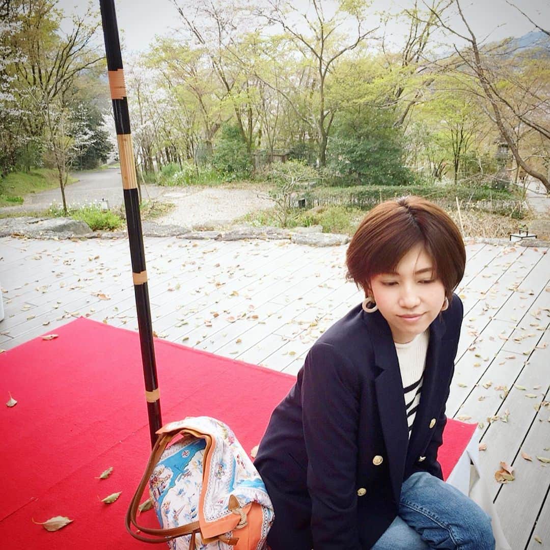 ryo0809appleさんのインスタグラム写真 - (ryo0809appleInstagram)「#coordinate * * * この間行った竈門神社の桜🌸 とてもキレイだったな☺️ 桜ももうすぐ終わり * * * #ジャケットコーデ #紺ブレ #guデニム #神デニム #ジユジョ #gu_for_all  #ザラジョ #ボーダーニット  #プチプラコーデ #プチプラファッション  #kaumo_fashion #locari #ponte_fashion #mamagirl #mineby3mootd #ママスタ春コーデ  #ママコーデ #アラフォーママ #アラフォーコーデ #ママカジュアル #大人カジュアル #大人女子コーデ #kalie公式アンバサダー #kalie」4月7日 15時02分 - ryo0809apple