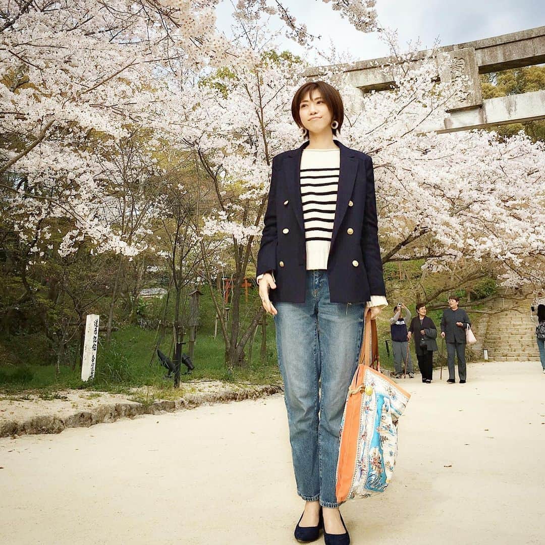 ryo0809appleさんのインスタグラム写真 - (ryo0809appleInstagram)「#coordinate * * * この間行った竈門神社の桜🌸 とてもキレイだったな☺️ 桜ももうすぐ終わり * * * #ジャケットコーデ #紺ブレ #guデニム #神デニム #ジユジョ #gu_for_all  #ザラジョ #ボーダーニット  #プチプラコーデ #プチプラファッション  #kaumo_fashion #locari #ponte_fashion #mamagirl #mineby3mootd #ママスタ春コーデ  #ママコーデ #アラフォーママ #アラフォーコーデ #ママカジュアル #大人カジュアル #大人女子コーデ #kalie公式アンバサダー #kalie」4月7日 15時02分 - ryo0809apple