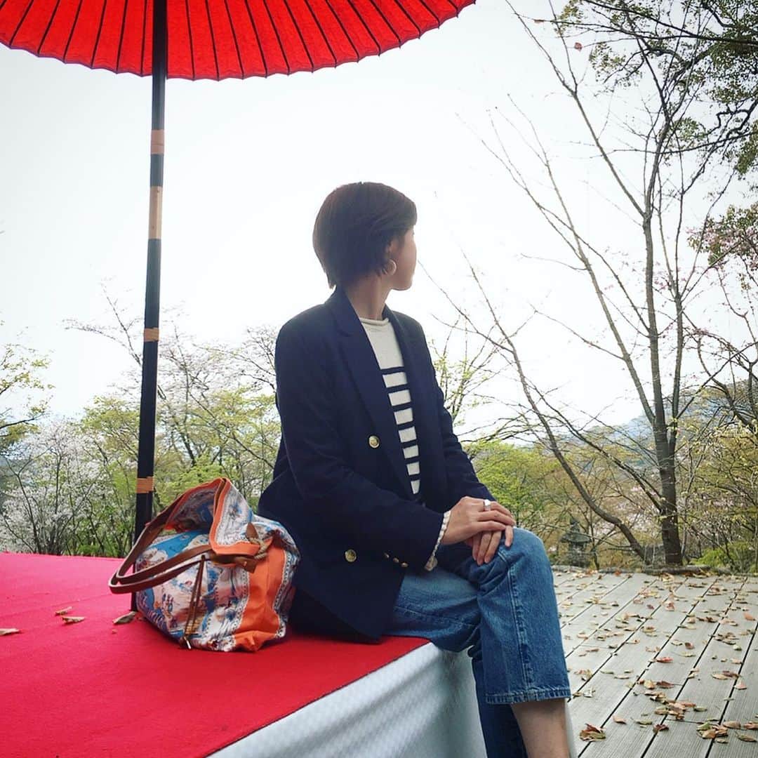 ryo0809appleさんのインスタグラム写真 - (ryo0809appleInstagram)「#coordinate * * * この間行った竈門神社の桜🌸 とてもキレイだったな☺️ 桜ももうすぐ終わり * * * #ジャケットコーデ #紺ブレ #guデニム #神デニム #ジユジョ #gu_for_all  #ザラジョ #ボーダーニット  #プチプラコーデ #プチプラファッション  #kaumo_fashion #locari #ponte_fashion #mamagirl #mineby3mootd #ママスタ春コーデ  #ママコーデ #アラフォーママ #アラフォーコーデ #ママカジュアル #大人カジュアル #大人女子コーデ #kalie公式アンバサダー #kalie」4月7日 15時02分 - ryo0809apple