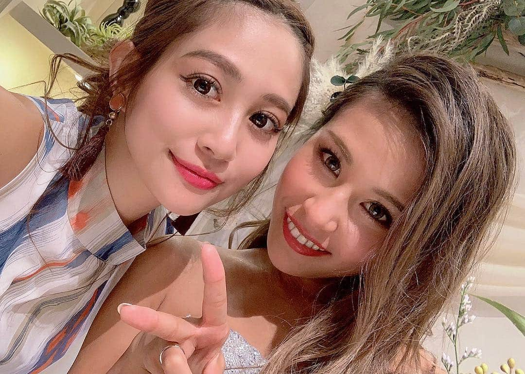 橘リンさんのインスタグラム写真 - (橘リンInstagram)「本当に綺麗やった🥺❤️❤️❤️ @peyuri_20 . 幸せいっぱい貰ってこっちまで幸せ🌸🌸 旦那さんも良い人そうで勝手に安心🙆‍♀️ . . 質問多かった二次会用のパーティードレスは @kawaii_partydress_precious の👗 また全身も載せるね🌸 . . #結婚式 #結婚 #花嫁 #ブライズメイド #ウェディング #ウェディングヘア #名古屋 #愛知  #ドレス通販Preciouslady #パーティードレス #wedding #bridsmaids #flower #nagoya」4月7日 15時11分 - rincharon