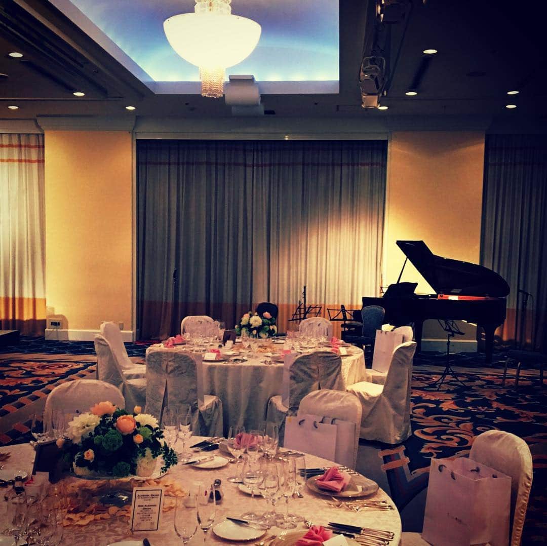 のインスタグラム：「It's always a pleasure to play on a friend's wedding  #Wedding #miniConcert #Music #friend #musicians #piano #pianoquintet #結婚式 #演奏 #お祝い #ピアノ #ピアノ五重奏 #友人 #おめでとう」