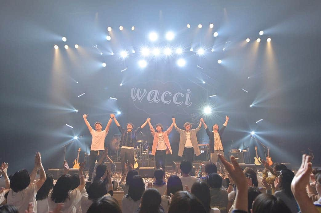 因幡始さんのインスタグラム写真 - (因幡始Instagram)「ツアー51本目ファイナル、神奈川公演終了。 #wacci #wacci47都道府県ツアー #群青リフレイン #終わっちゃった #まだまだ前へ」4月7日 15時18分 - wacci_key_hajime