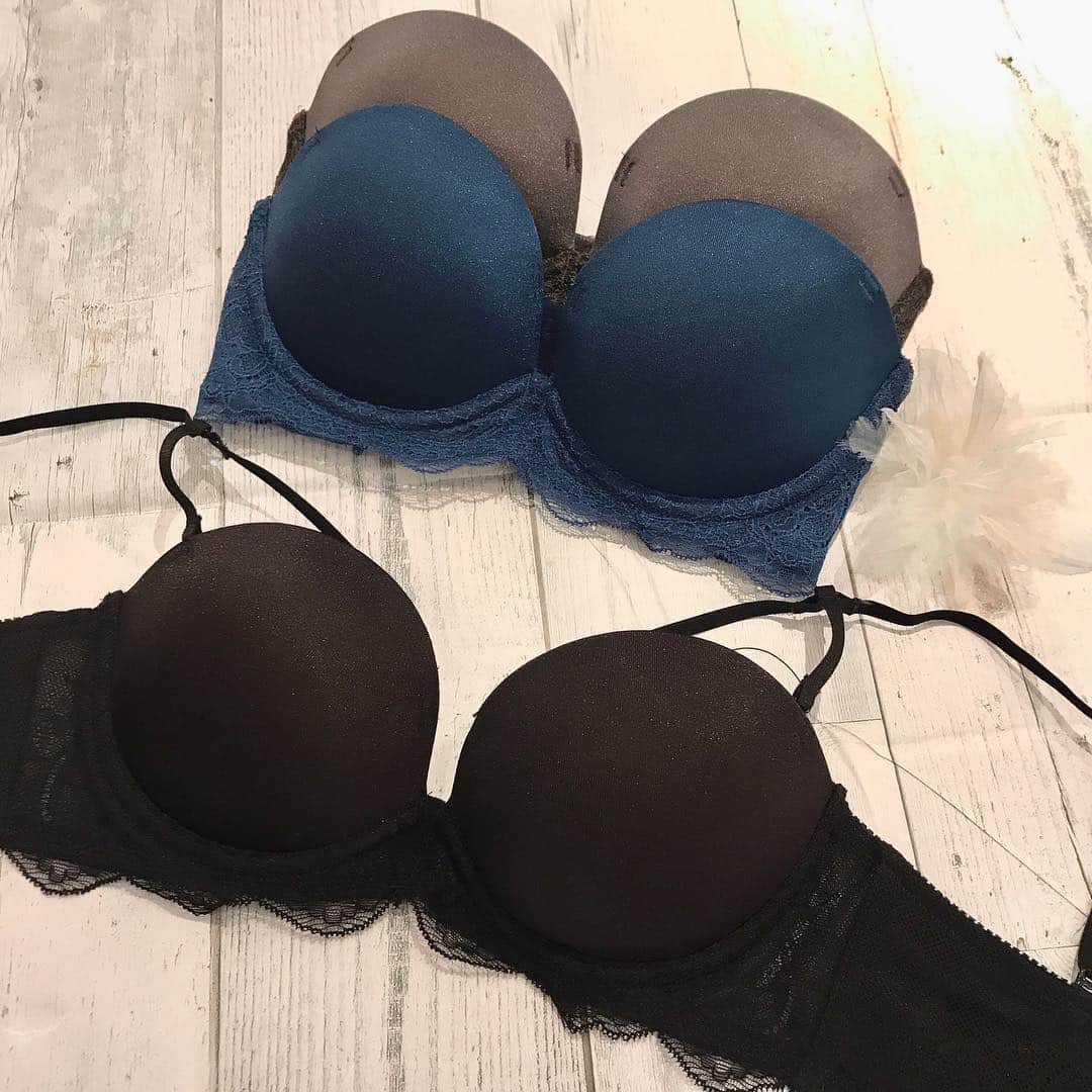 Ravijour札幌4丁目プラザ店のインスタグラム：「#ONSALE  研究を経て遂に登場✨ エバーフィットストラップレス . . 詳しくは blog更新したので、TOPのURLから飛んでご覧下さいませ💁‍♀️ . . #RAVIJOUR #ラヴィジュール #ravijourstaff  #ravijoursapporo  #ravijourofficial  #ランジェリー #ルームウェア #ストラップレス#くみっきー #札幌 #4プラ」