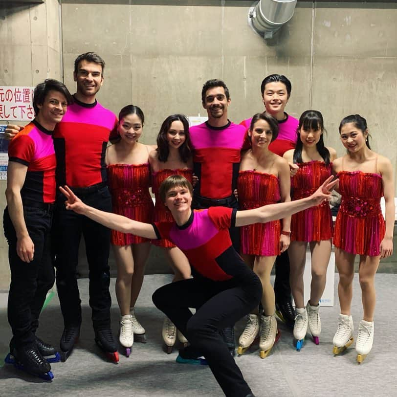 エリック・ラドフォードさんのインスタグラム写真 - (エリック・ラドフォードInstagram)「That’s a wrap! Was so fun spending time with these amazingly talented people on and off the ice. Thank you Japan for all the cheers. We hope you enjoyed the show! #finalshow #soifamily #starsonice #figureskating #figureskater #maimihara #finallyfounddeniss #fun #goodtimes #thankyou #japan #timetosaygoodbye」4月7日 15時47分 - ericradford85