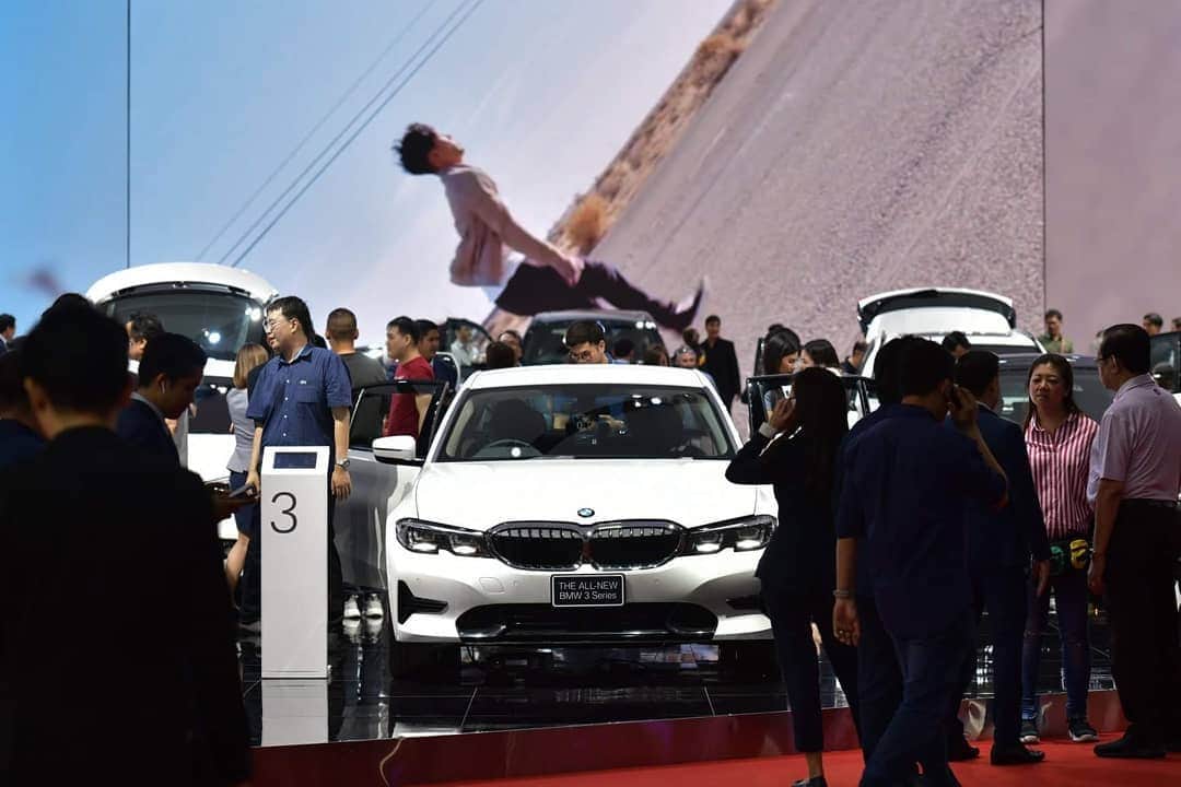 BMW Thailandさんのインスタグラム写真 - (BMW ThailandInstagram)「วันสุดท้ายแล้ว! กับโอกาสนี้ที่คุณไม่ควรพลาด ให้คุณได้สัมผัสรถยนต์ BMW อย่างใกล้ชิด และหลากหลายรุ่น พร้อมข้อเสนอสุดพิเศษ - ฟรี BSI Package เพิ่มปีที่ 6* - ประกันชั้น 1 ในรุ่นที่กำหนด*  แล้วพบกันวันนี้ที่ Bangkok International Motor Show 2019 อิมแพค เมืองทองธานี้ สำหรับข้อเสนอสุดพิเศษ เริ่มแล้ววันนี้ที่ผู้จำหน่ายฯ อย่างเป็นทางการ *เงื่อนไขเป็นไปตามที่บริษัทฯ กำหนด  #BMW #BMWTH #MotorShow2019」4月7日 15時55分 - bmwthailand