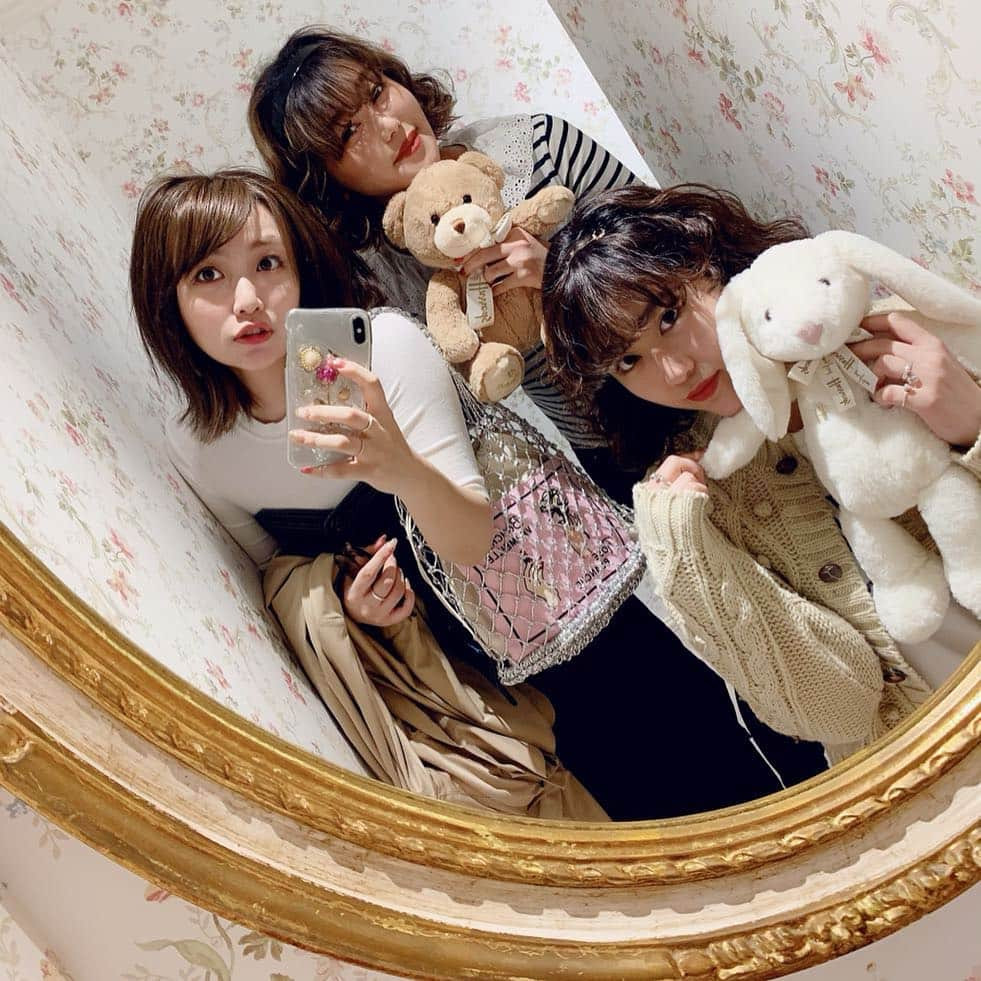 高橋みなみさんのインスタグラム写真 - (高橋みなみInstagram)「やっと行けた🥺✨ @epineofficial の店舗✨  @ayayaka1019 さんと @ym14me ちゃんのこだわりが詰まってる、 ひたすらに可愛いお店の内装にテンション上がりました🤤♡ お洋服も小物も本当に好み🥺 また行こう🥺  #epine #fashion #open #love #cute #happy」4月7日 16時22分 - taka37_chan