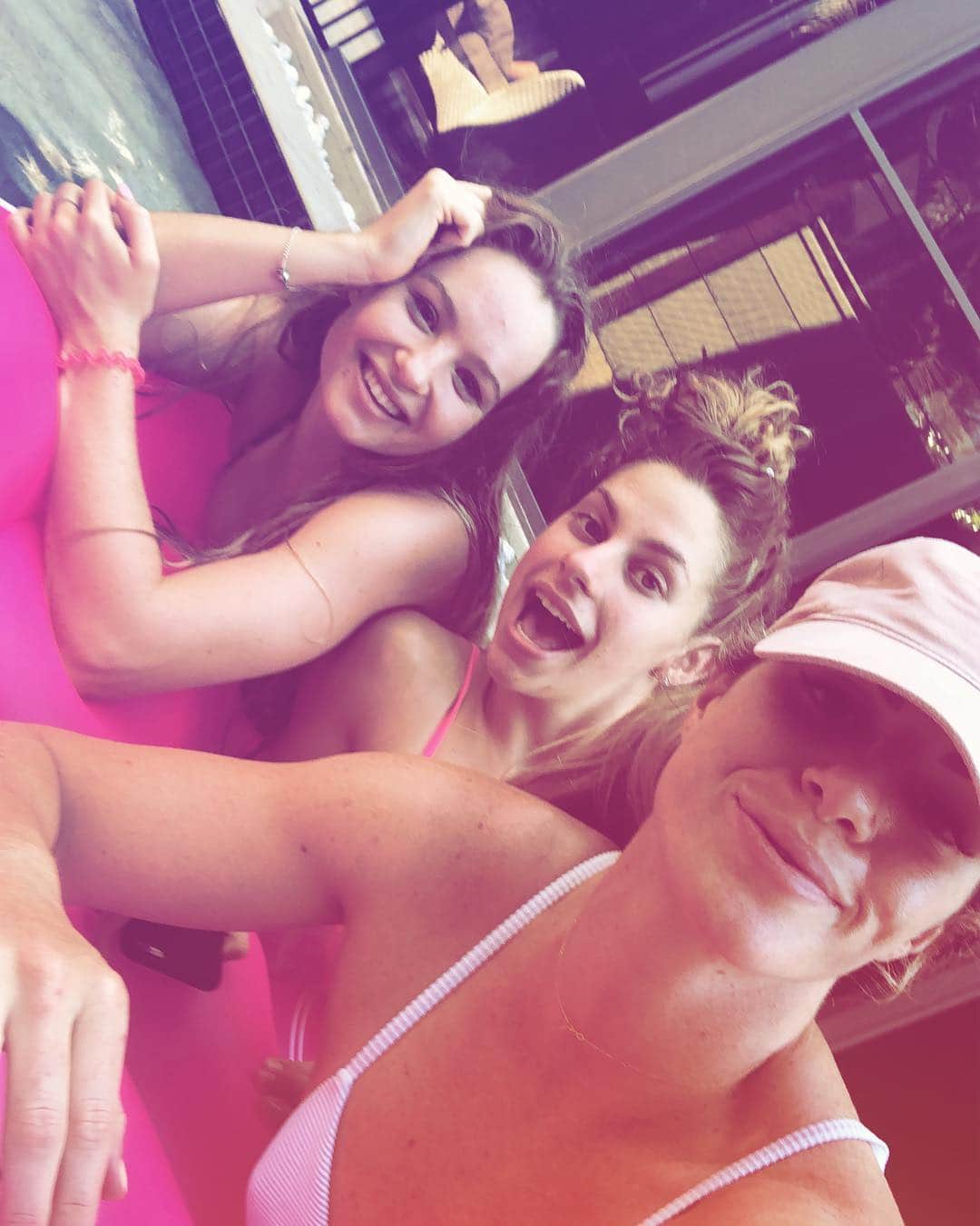 のインスタグラム：「Wishing everyone the best of luck racing at Aus champs 🏊🏼‍♀️❤️」