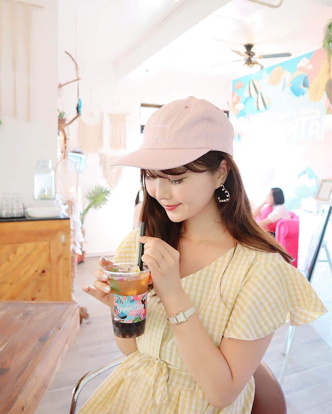 中田絵里奈さんのインスタグラム写真 - (中田絵里奈Instagram)「🍹♡🍹♡ . 📍HapiTapi ハピタピ ホテルの近くにあったので沖縄でもタピ活☺️ . 人気のミルクティーとマンゴーティーにしてみました🍹 . 高台にあってテラス席もあったり 店内も可愛かった💓 東京だったら行列になりそう😊 . タピオカの量でカップのデザイン変わるみたいです🍹 . #ハピタピ #hapitapi #沖縄カフェ #沖縄 #沖縄旅行 #タピ活」4月7日 16時46分 - erinanakata