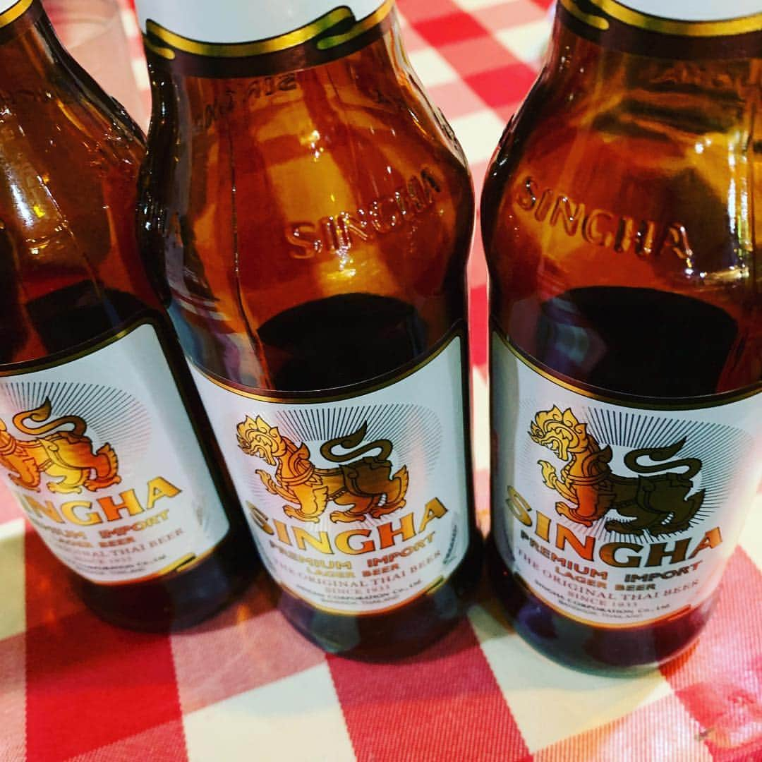 飯田カヅキさんのインスタグラム写真 - (飯田カヅキInstagram)「おはようございます。‬ #beer #ビール #singha #singhabeer #シンハー #シンハービール」4月7日 16時47分 - kazukiiida_strange