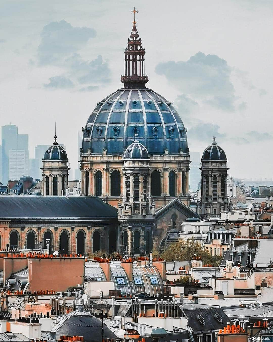 nathparisのインスタグラム：「🇫🇷 J’ai testé le Zoom Hybride x10 du #HuaweiP30Pro, la qualité est incroyable ! Ce zoom incite à imaginer de nouveaux cadrages et permet de capturer des lieux inaccessibles et sans la moindre perte de qualité. #HuaweiShot @huaweimobilefr 🇺🇸 I tested the #HuaweiP30Pro Hybrid Zoom x10, the quality is amazing! This zoom encourages to imagine new framing and allows to capture inaccessible places, without loss of quality.」