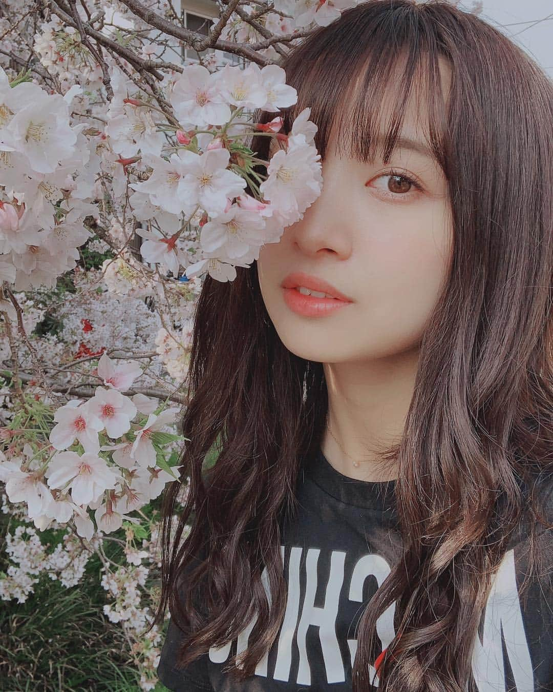 渡邉幸愛さんのインスタグラム写真 - (渡邉幸愛Instagram)「まだ間に合った🌸🌸 . . #花見 #春 #桜 #日本ただいま #🇯🇵」4月7日 16時51分 - koume_watanabe.official