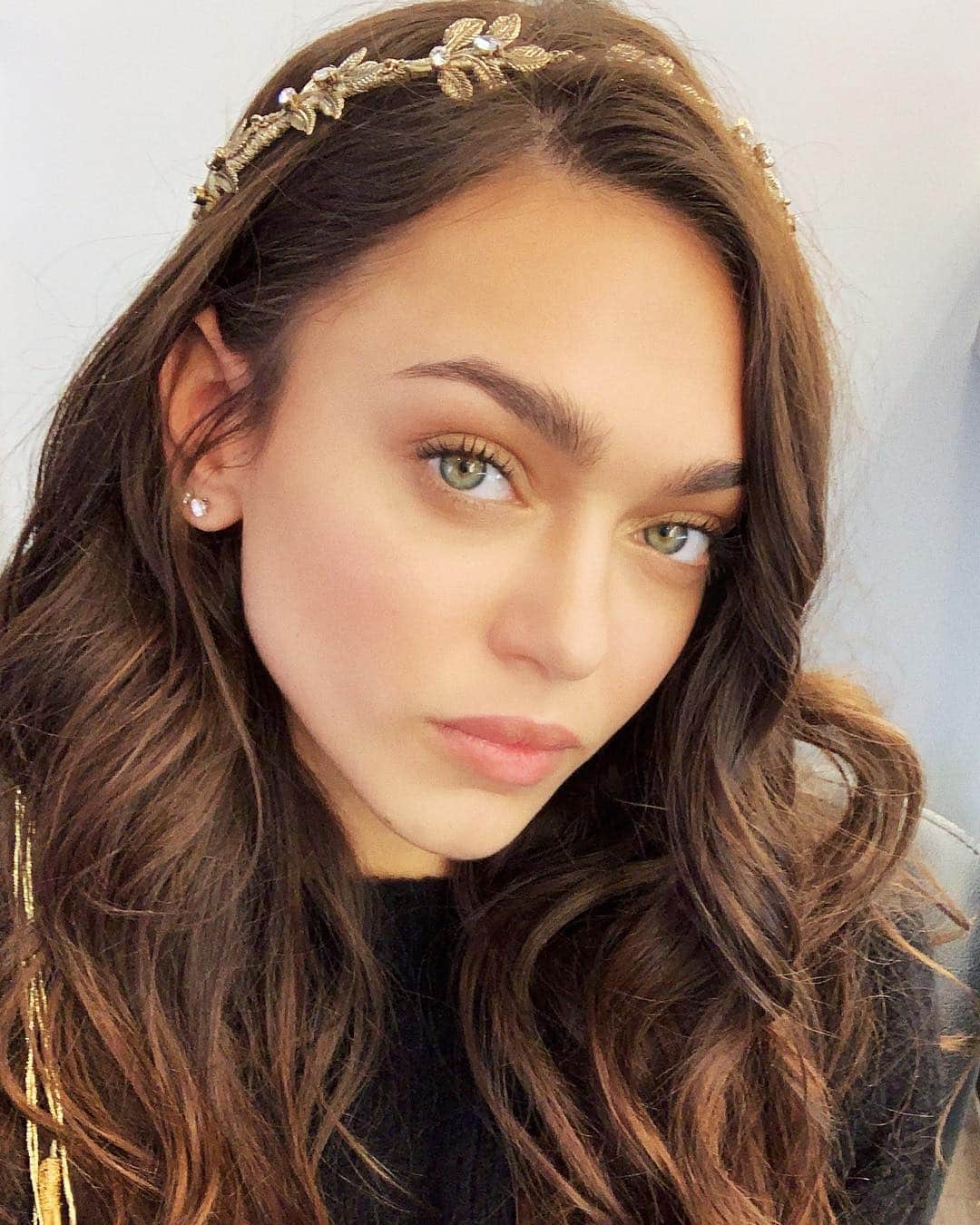 Zhenya Katavaのインスタグラム：「Из личного ... 💭 Люблю целоваться .」