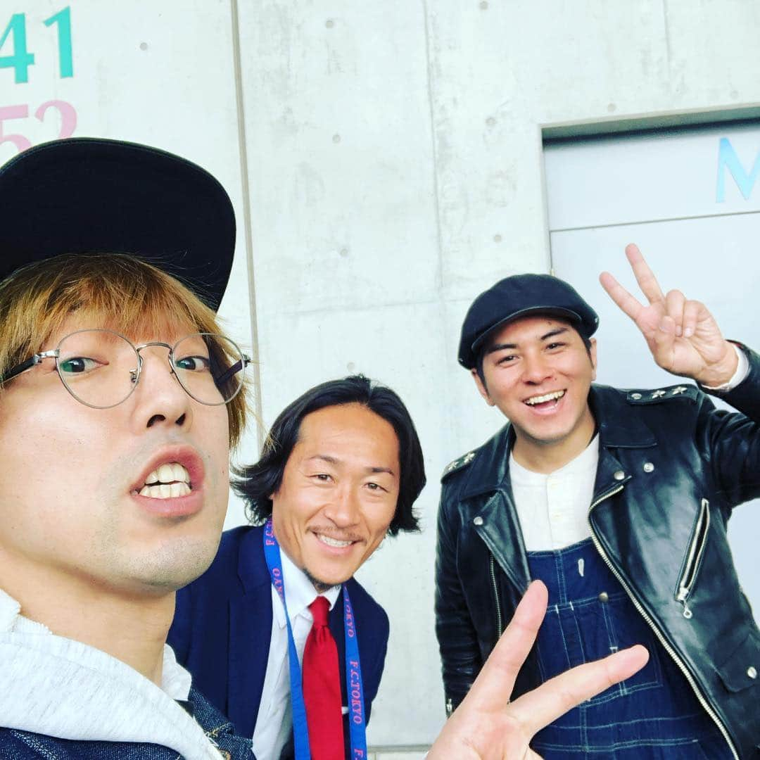 岡部さんのインスタグラム写真 - (岡部Instagram)「. 先日味スタにてLLR伊藤さんと同級生と。  とわいえ、レジェンド同級生。  そして共に長男。  #FC東京 #レジェンド #石川直宏 #ナオ #LLR伊藤 #かたつむり岡部 #ニュー岡部 #同級生 #そして #共に長男」4月7日 17時03分 - okabeccinyo