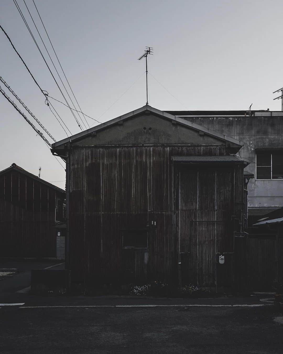 Shinsuke Inoueさんのインスタグラム写真 - (Shinsuke InoueInstagram)「#marugame #kagawa #japan #architecture #house #丸亀 #香川 #香川県 #日本 #家 #建築」4月7日 17時20分 - s_n_k