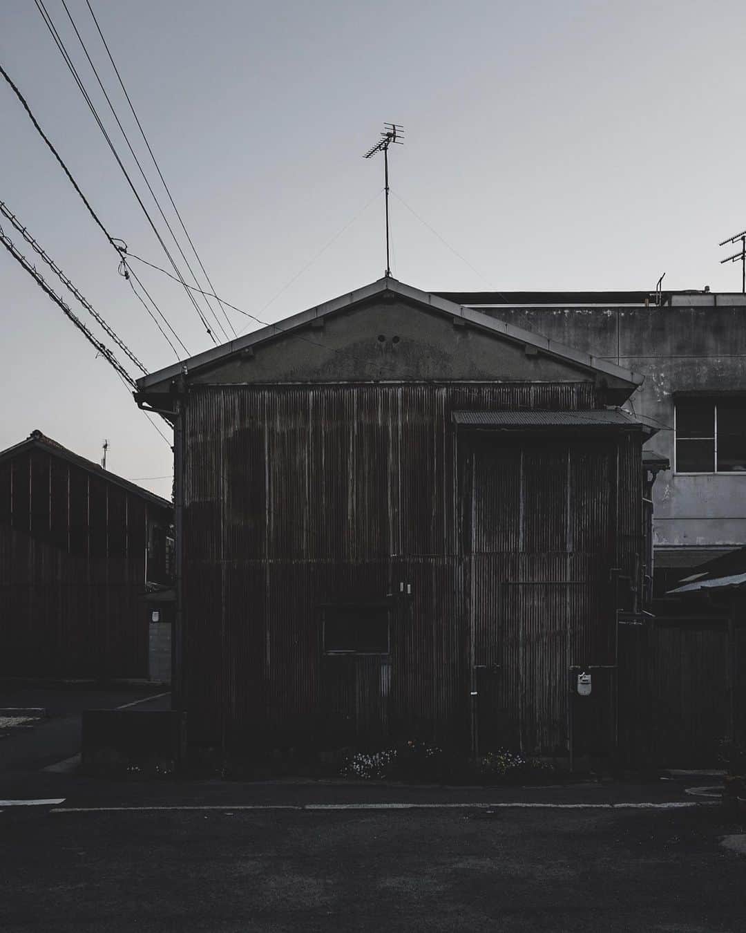 Shinsuke Inoueのインスタグラム：「#marugame #kagawa #japan #architecture #house #丸亀 #香川 #香川県 #日本 #家 #建築」