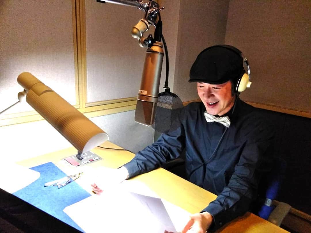 のインスタグラム：「番組の#ナレーション をさせて頂き、７年「#幸せボンビーガール 」#日本テレビ さん系列。私、ナレーションのお仕事をさせて頂いてから、喉風邪をひいた事が無いんですよ。声帯を軽～く傷付けた事がある位で。何より喉に気を使う事を初めて覚えたの。大好きなカラオケは控え目に(無茶に歌うタイプだから)大好きなお酒も、スケジュールに合わせてバランスを取って飲んだり。体にも優しくなっているわ。そりゃあそうよね。求められているトーンの声ありきで、ありがたく働かせて頂いているんですもの。  #narrator　 #narration #ナレーター #ボンビーガール #山咲トオル #toruyamazaki #ホラー漫画家 #horrorcartoonist #おネエ」