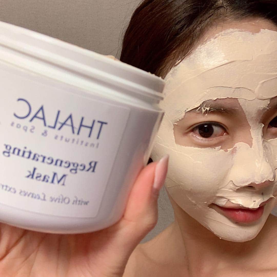 Hyemiさんのインスタグラム写真 - (HyemiInstagram)「탈라,마티스 12차 공구 오픈해두었어요❤️ 너무 늦게 오픈하면 졸리실까봐 조금 일찍 오픈했답니다! 탈라 로씨옹마린느는 이제 3통째!! 마티스 에센스는 공병만 저만큼!!ㅎㅎ 1년 동안 꾸준히 사용했고 피부도 정말 많이 좋아졌어요💙 아 그리고 기쁜소식~ 드디어 탈라 각질제거제 뒤필링엑스폴리앙뜨가 입고되었어요✔️✔️ 거의 6개월만에 입고 된거 같은데...후 탈라는 뭐 하나 품절되면 입고되는데 오래걸리니 미리 떨어지기 전에 구매하시는데 답이예용!! 혜미블로그에서 사은품, 상세내용 확인해 주세요🙋🏻‍♀️🙋🏻‍♀️ . #탈라 #탈라공구 #마티스 #마티스공구 #화장품 #화장품공구 #홈케어 #홈에스테틱 #망고팩 #올리브팩 #피부관리」4月7日 17時22分 - hinzajoa