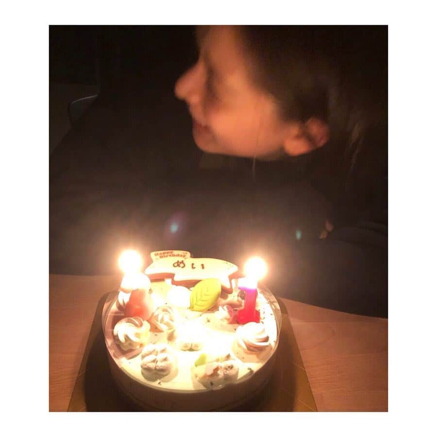 桜めいさんのインスタグラム写真 - (桜めいInstagram)「🌸 今年も無事に31歳の誕生日を 迎えることができました 私に関わってくれている 全ての皆さまのおかげです 本当にありがとうございます！ 31歳も健康第一で 仕事もプライベートも充実させていきたいなと思います 31歳の私も何卒よろしくお願いします☺️🌸 ・ #birthday #mybirthday #april6 #4月6日  #31歳 なので #31アイスケーキ #🎂 #小学生ぶりぐらいに食べた🍰 #2枚目は実家でのお祝いスタイル #トトロのメイちゃん」4月7日 17時32分 - mei_0406