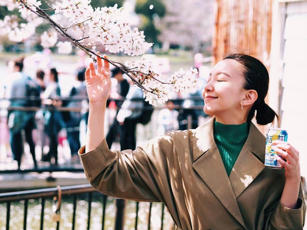 大出千尋さんのインスタグラム写真 - (大出千尋Instagram)「氷結と桜と私🌸 . 見頃だった週末に、初めて上野公園でお花見🌸 #cherryblossom#sakura#uenopark」4月7日 17時32分 - chihiro_1208_offi